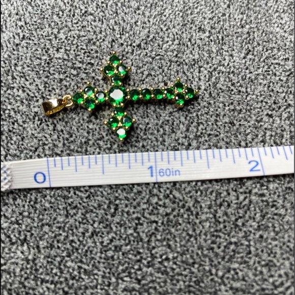 New Gorgeous 18K Gold Plated Silver  Emerald Cross Necklace - Picture 5 of 5